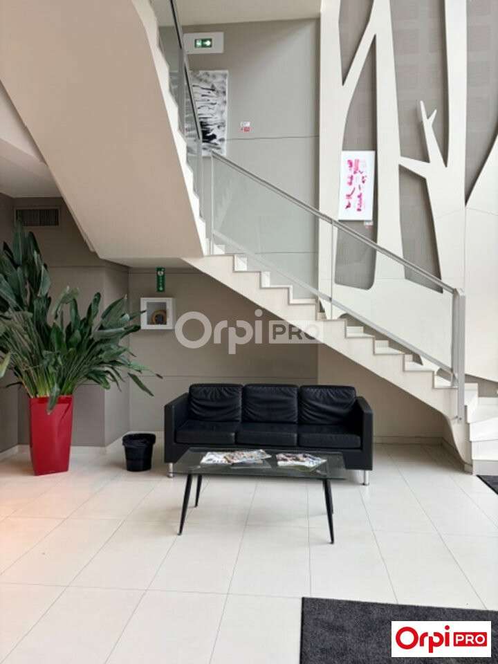 Bureau lumineux 14m² à louer à Reims Rue Pingat