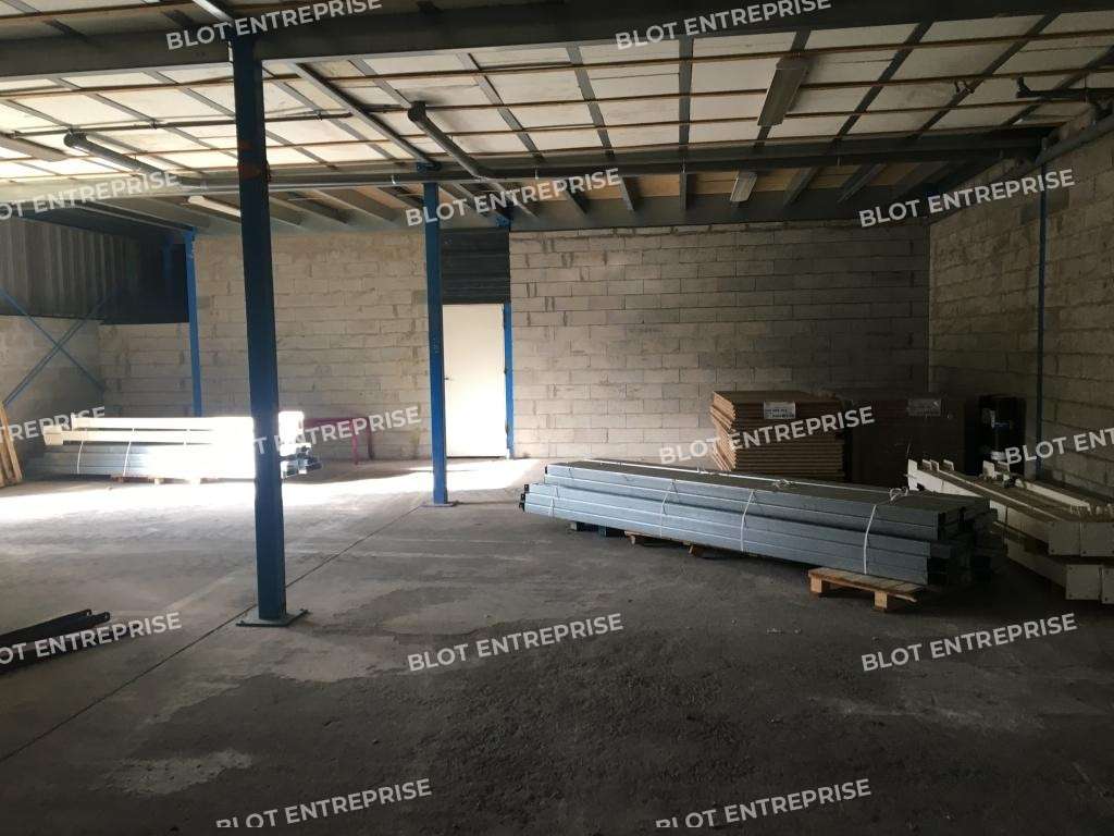 A louer entrepôt  216m² à Saint-Nazaire