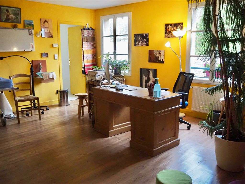Location local professionnel 130m²  à Beaune