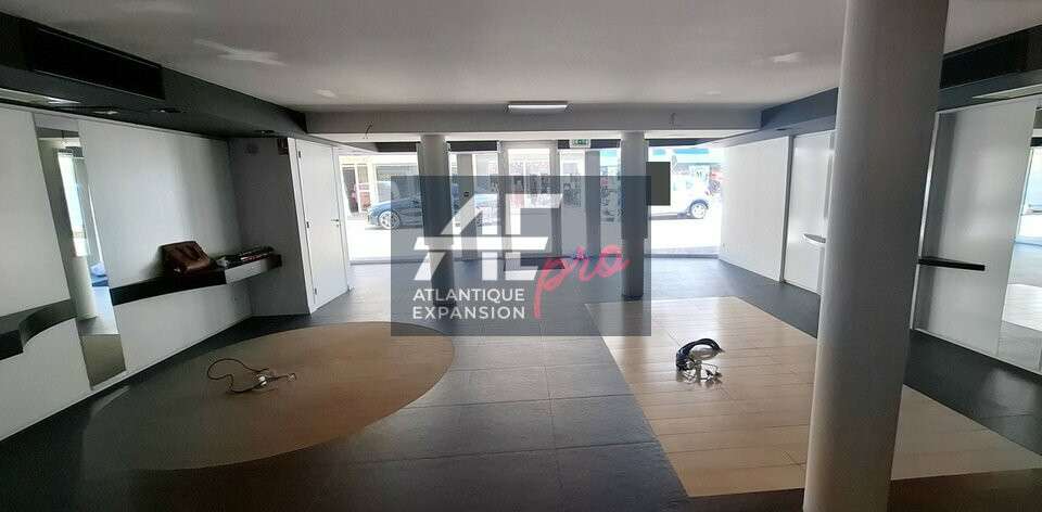 Local commercial 89m² bon état à louer à Pornichet