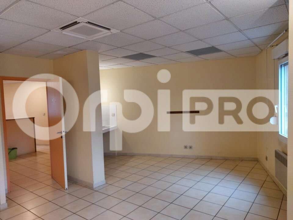 Vente locaux professionnels 110m² à Manoque