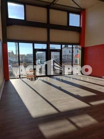 À louer local commercial 82m² Perpignan Polygone