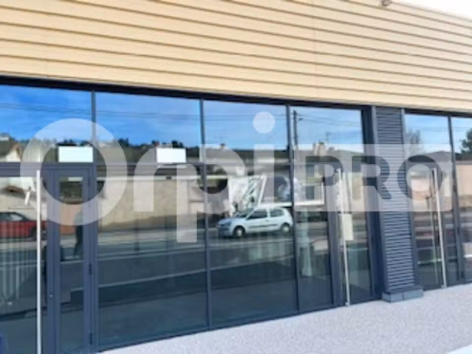 Local commercial 193m² à louer à Limas