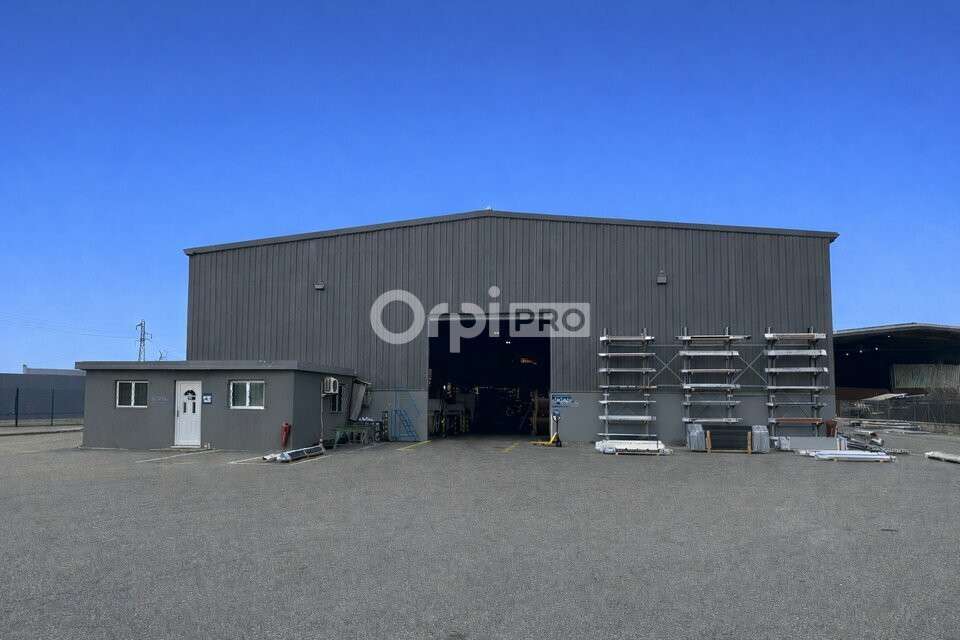 Local professionnel 2500m² à louer à Sorgues 