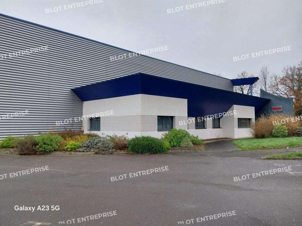 A louer locaux d'activités 1500m² à Sainte Luce