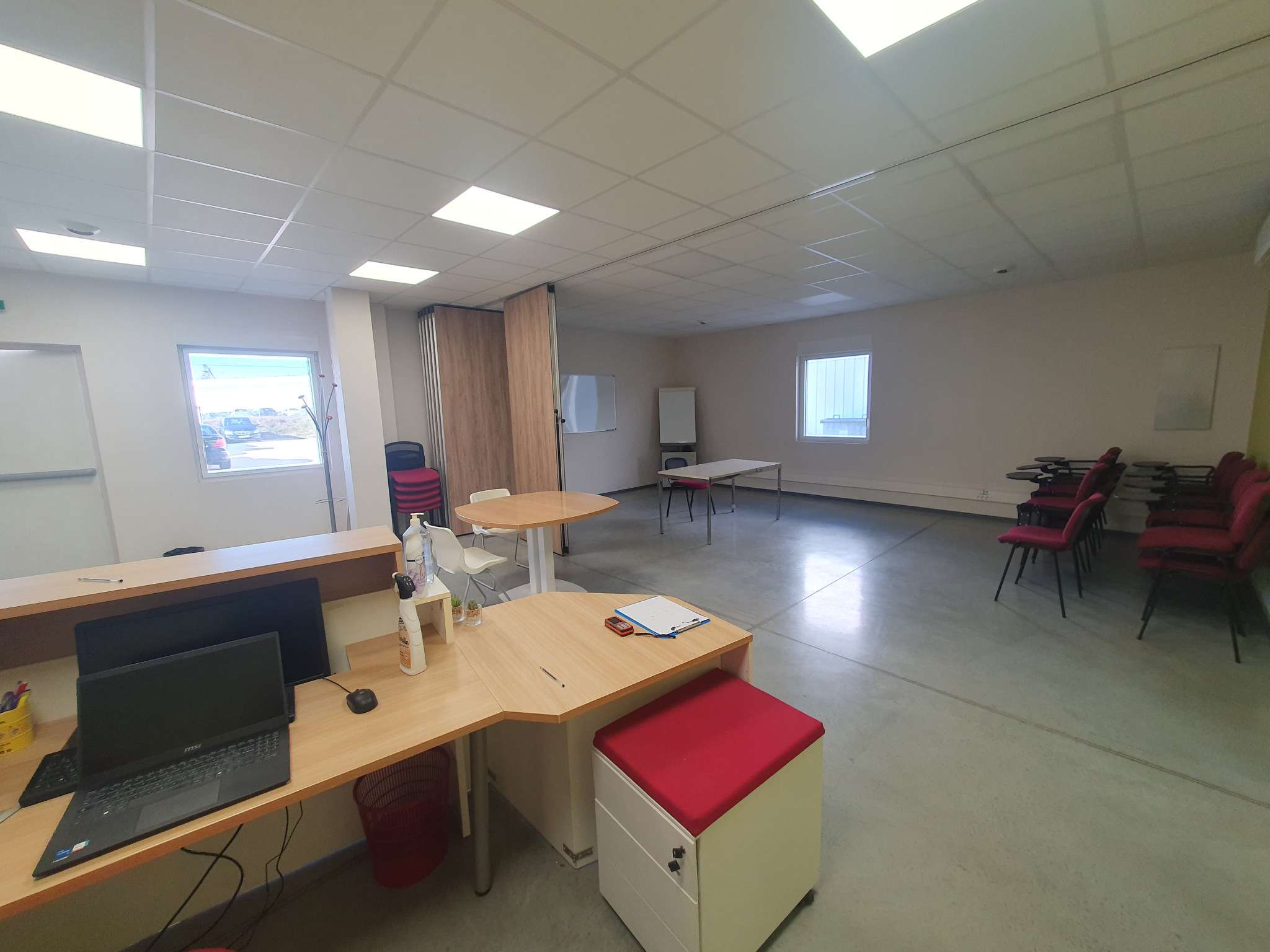 Local 300 m² dont 115m² loués Montélimar Zone Sud