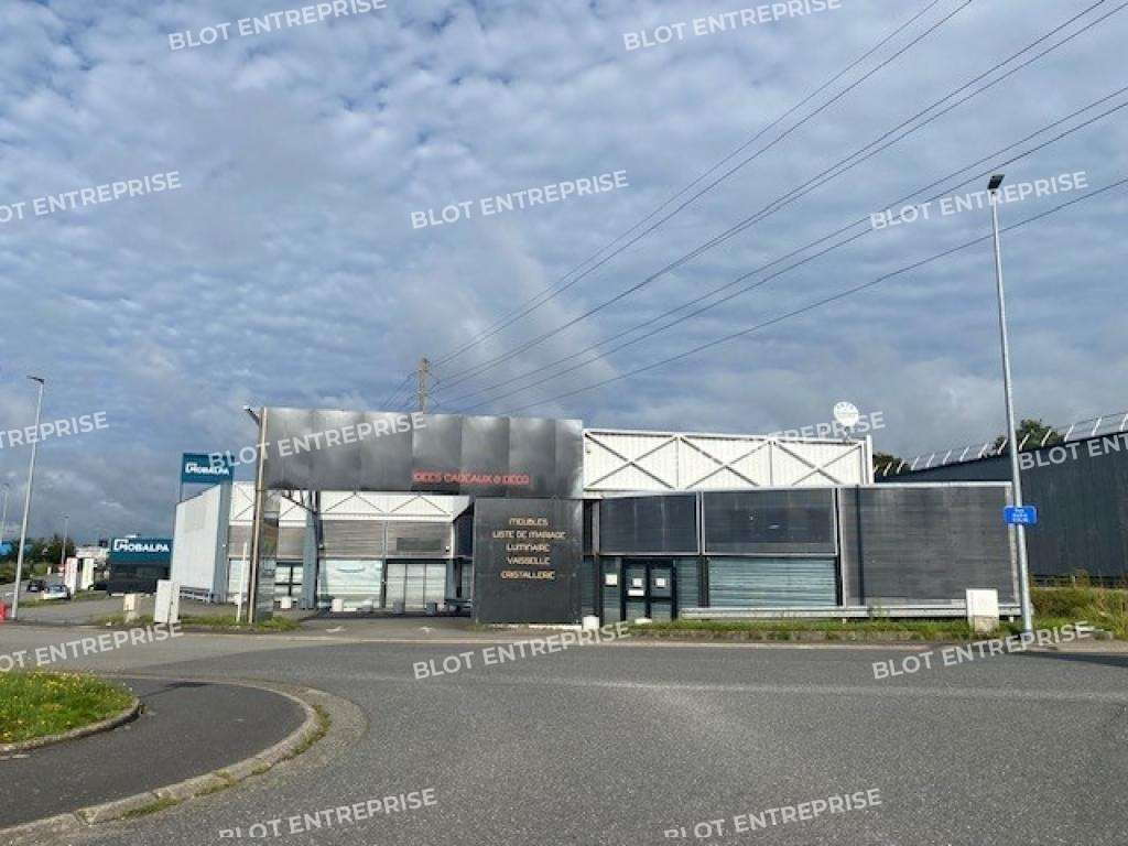 A louer local commercial 997m² à Brest Kergaradec