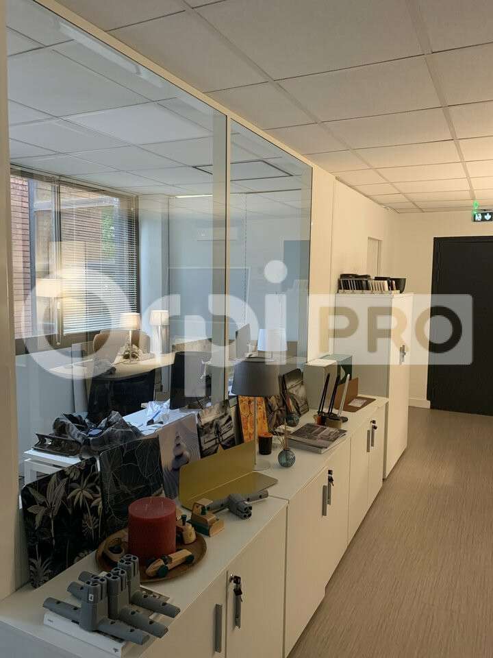 A louer bureau 75m² R+1 stationnement à Mérignac