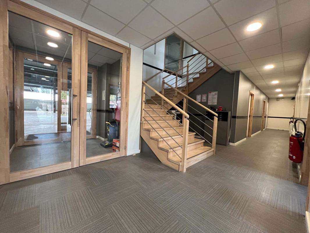Local d'activité 1.770m² sur 6.000m² à Pontpoint