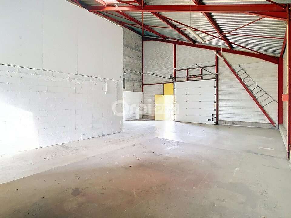 À louer entrepôt commercial 125m² à Boulazac