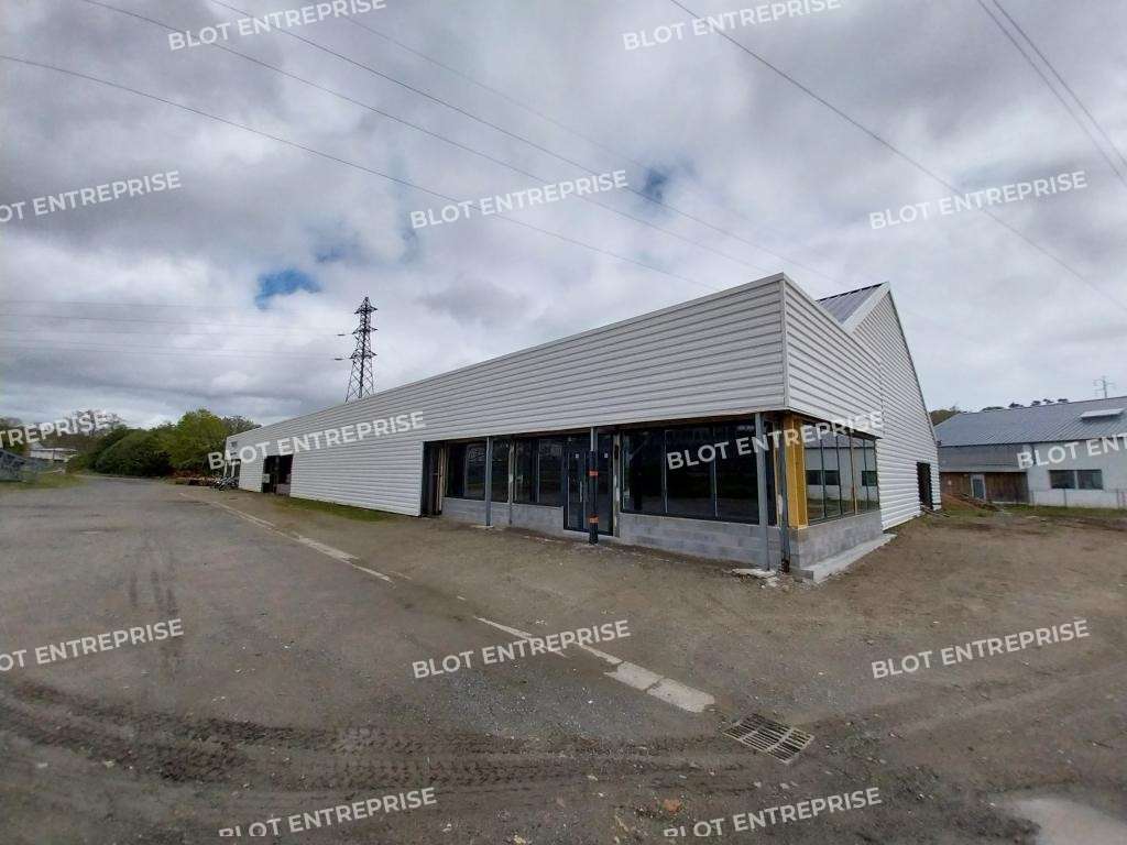 A louer local commercial rénové 700m² Landerneau
