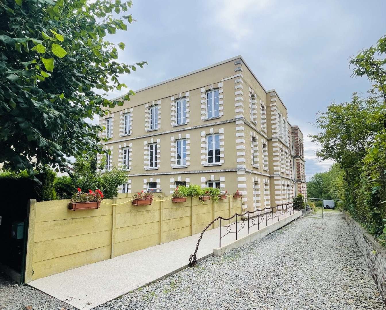 Vente immeuble de rapport en pierre 560m² Crozant
