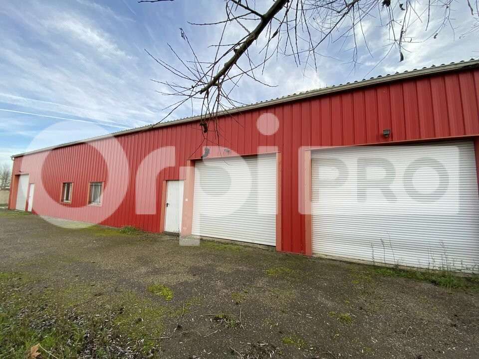 A louer entrepôt 200m² avec bureau à Montech