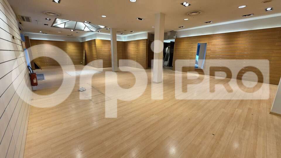 A louer local de 190m² en hyper centre Soissons
