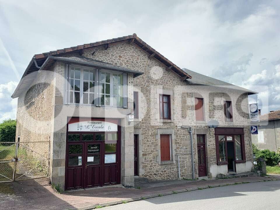 Immeuble beaux volumes à vendre à Compreignac