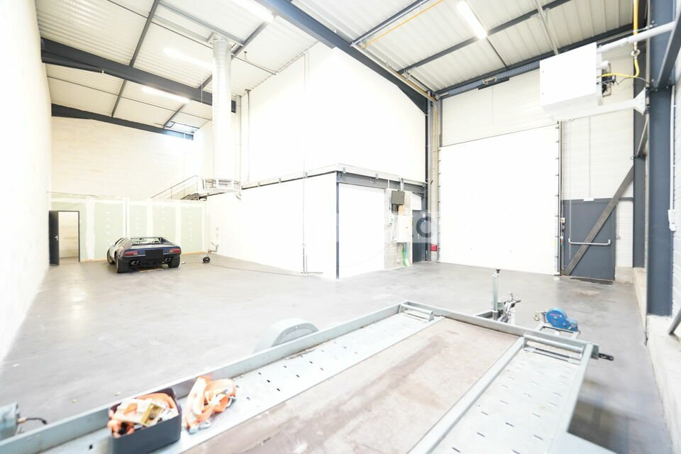 Local d'activité de 298m² à louer à Saint Fons