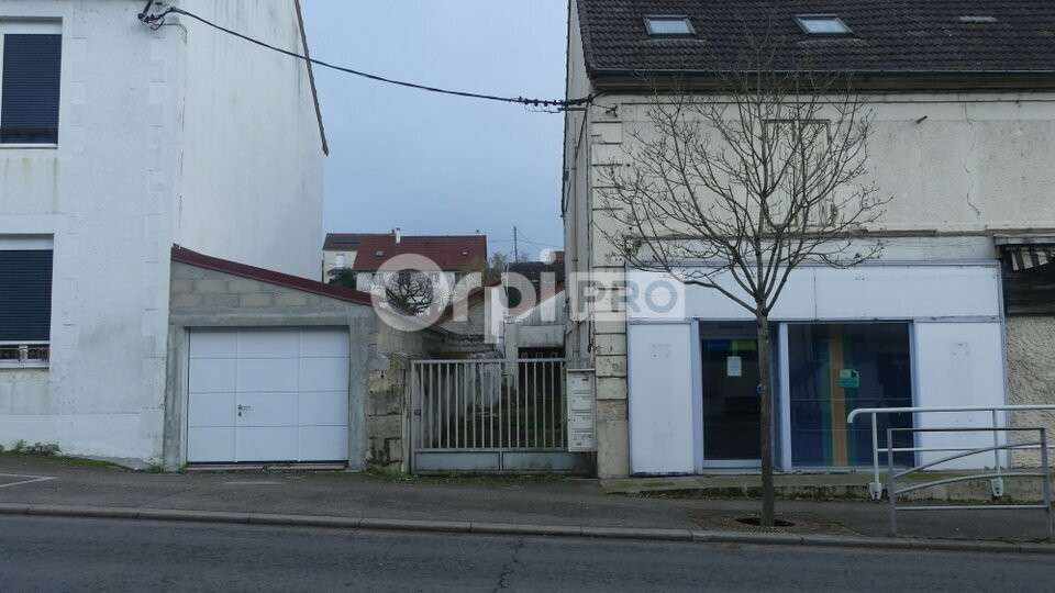 A louer local en bon état 90m² à Imphy 