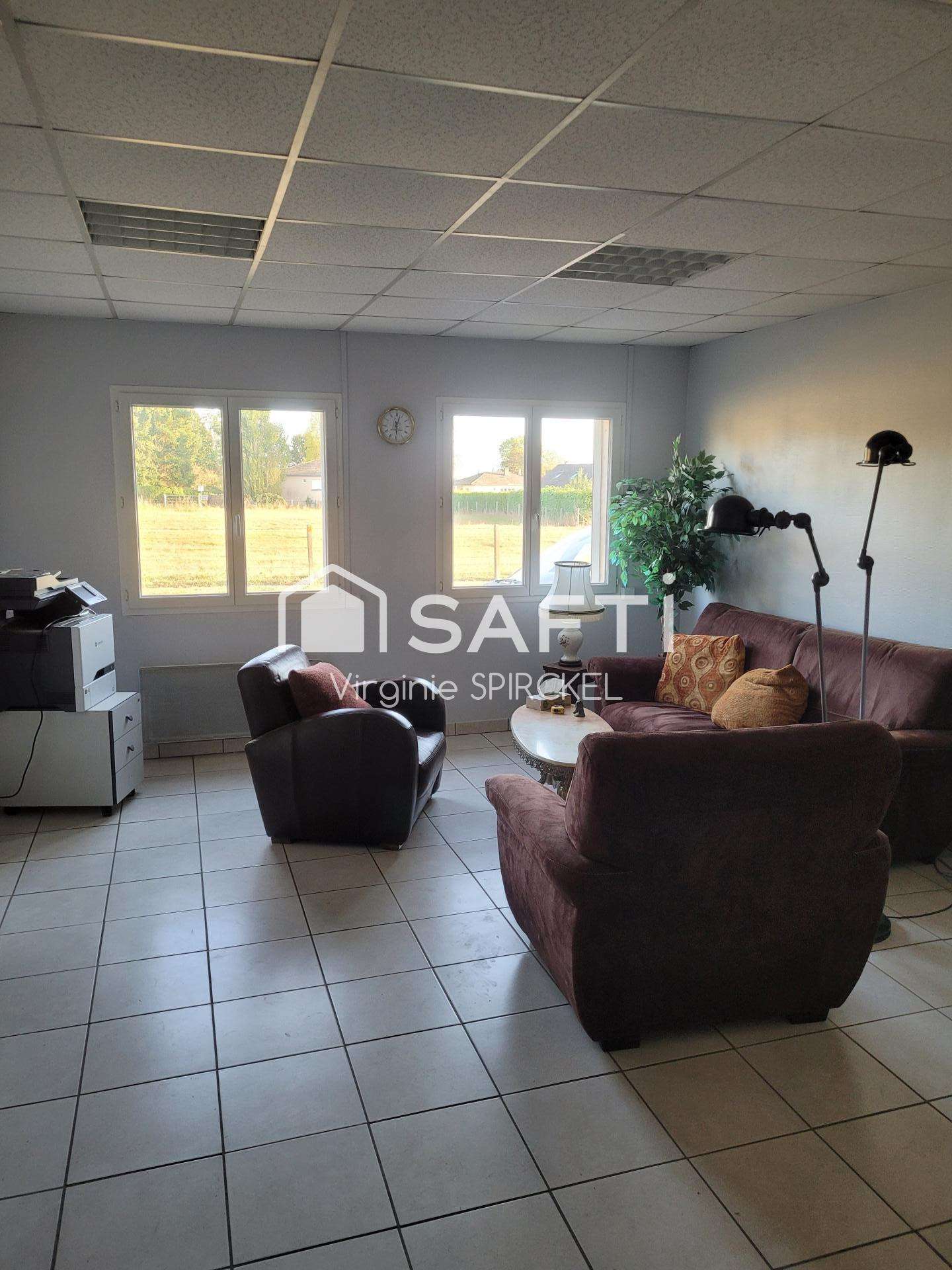 AV local commercial  1620m² à Beaumontel