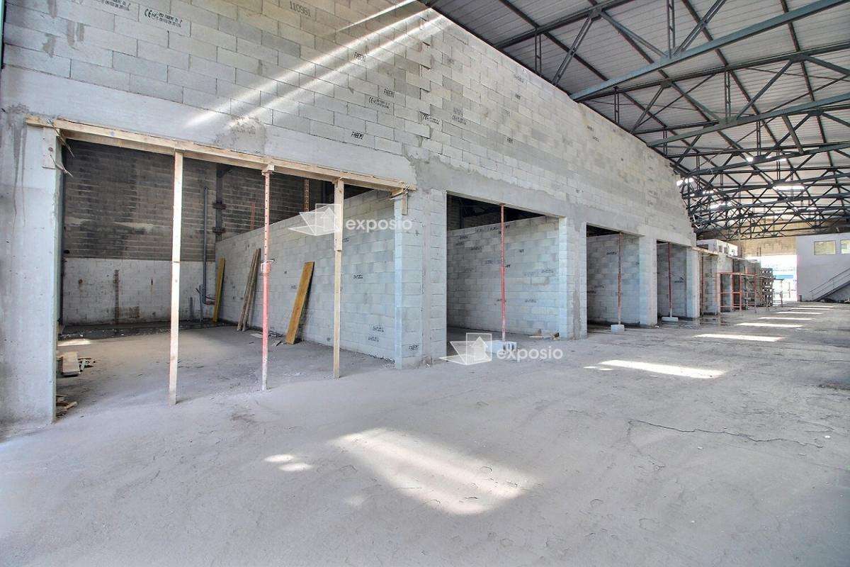Vente murs commerciaux 69m² emp strat. Orange