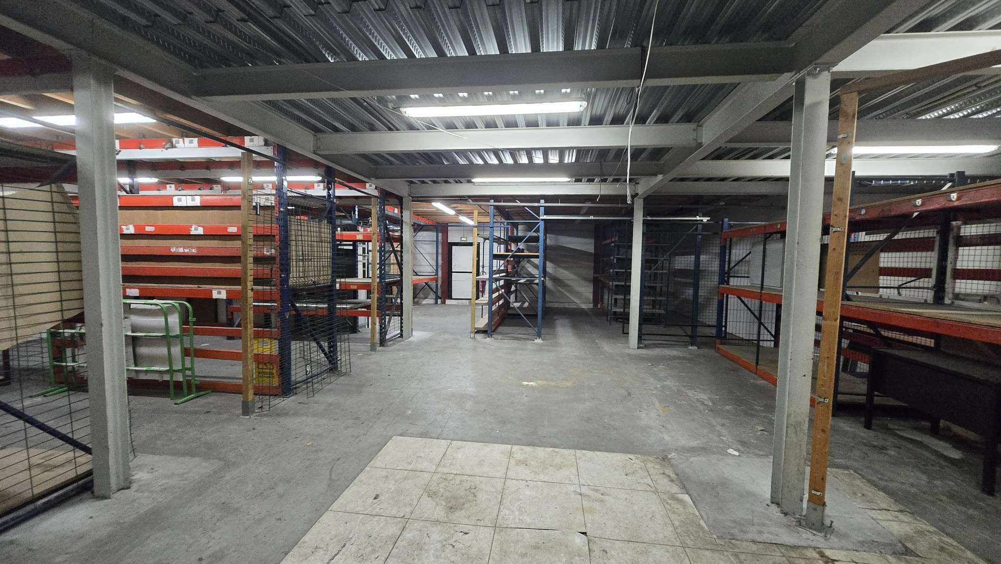 A louer bâtiment d'activité 500m² La Farlède A50
