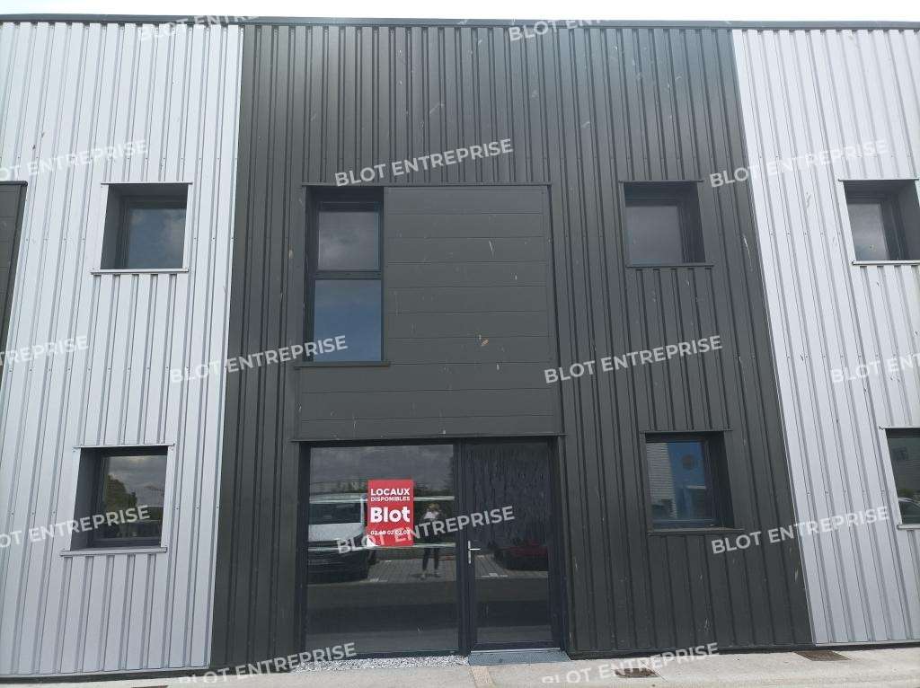 A louer cellule 158m² à Guérande ZA Villejames