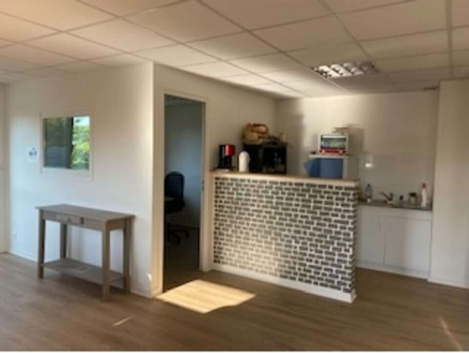 A louer bureaux 106m² R+1 Vannes Le Prat
