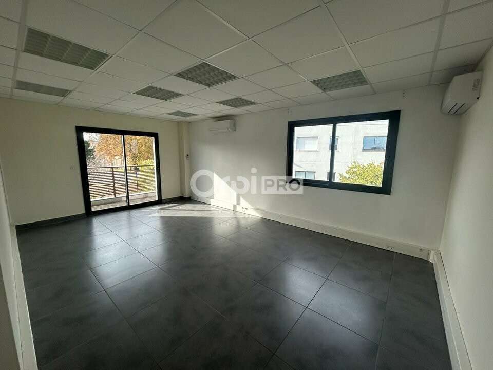 Bureau de 132m² à vendre en RDC à Avignon