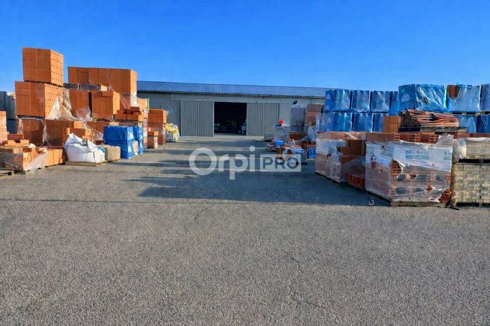 Local commercial de 1427m² à vendre à Vedène