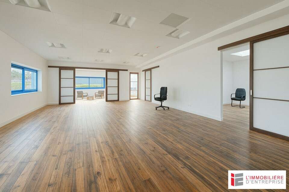 Bureaux lumineux de 270m² à louer à Redon