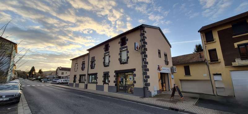 Immeuble commercial loué à vendre à Pontaumur
