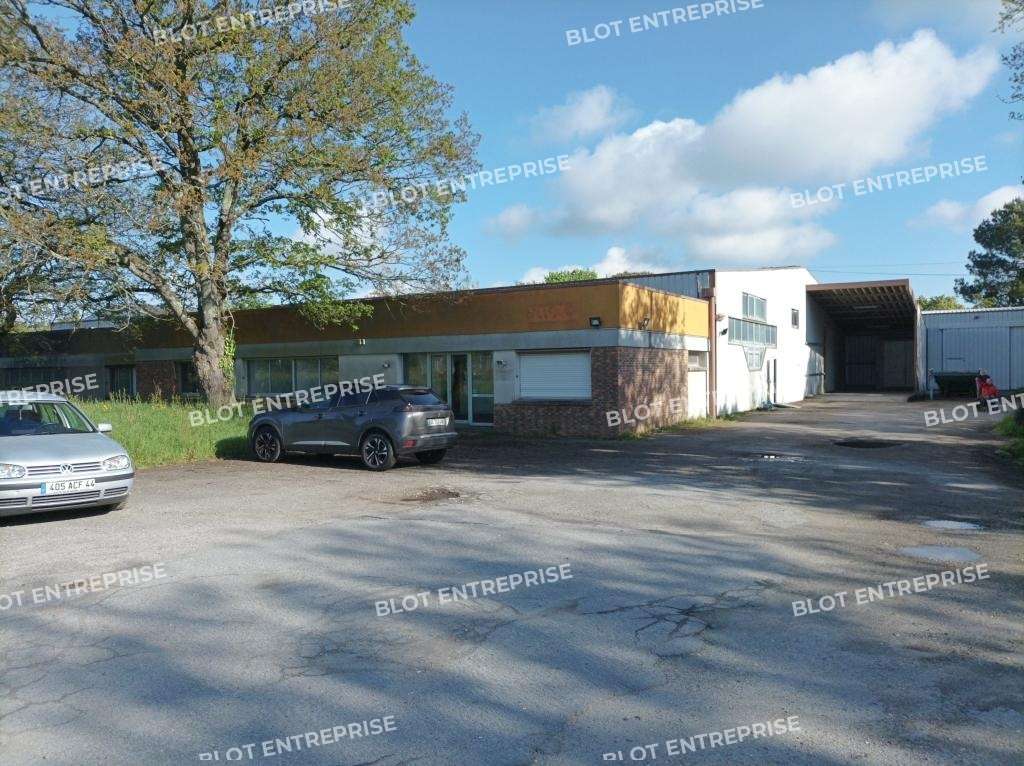 À vendre locaux 2100m² à Couëron ZA Pan Loup