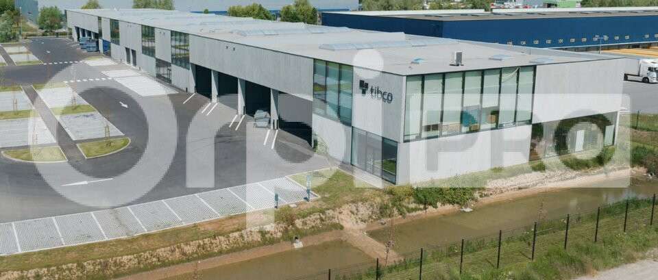 Entrepôt 987m² à louer ZI stratégique de Carvin
