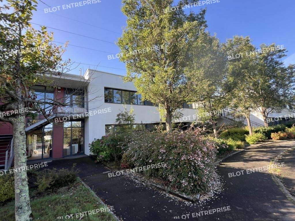 À vendre bureaux 1690m² à Cesson-Sévigné