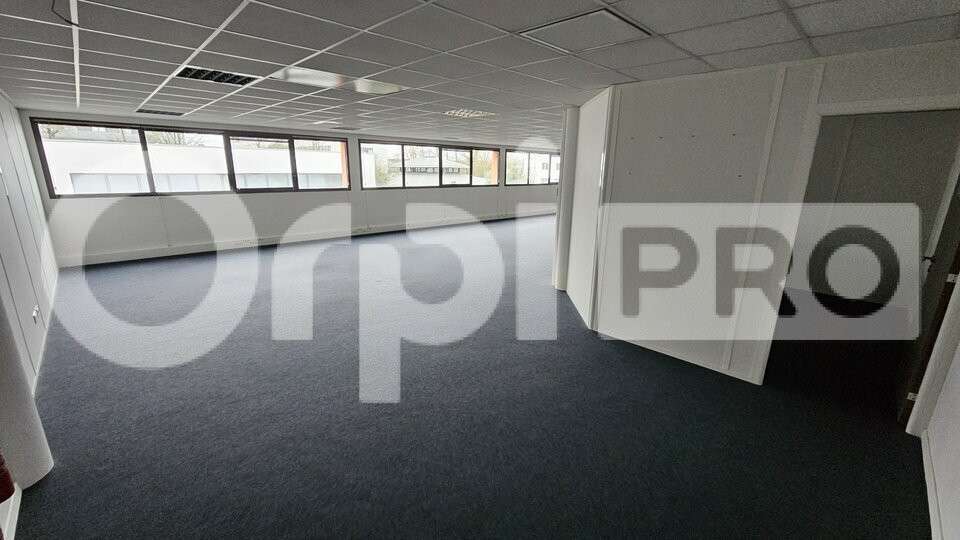 Bureaux aménagés 348m² à louer à Mérignac