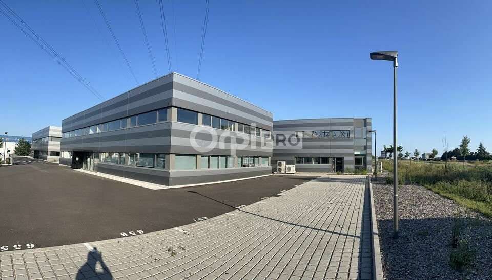 Bureau 77m² R+1 à louer à Sainte-Croix-en-Plaine
