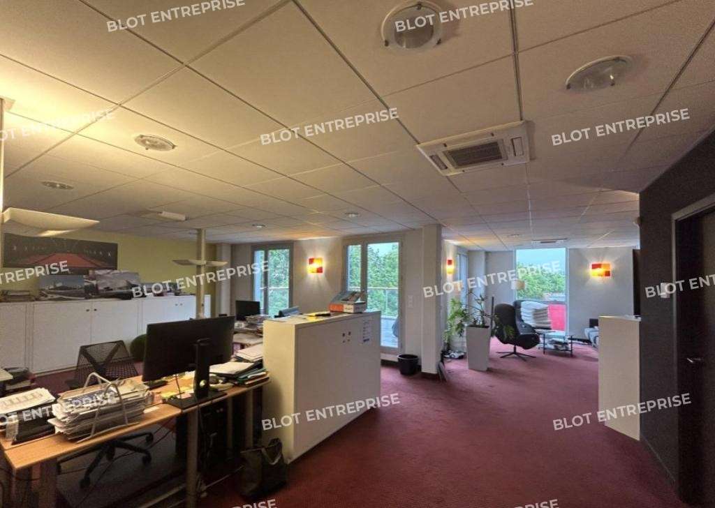 À vendre bureaux 137m² avec terrasse à Orvault 