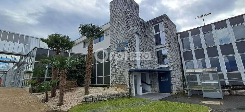 Bureau 270m² à louer à Uzein aérogare 