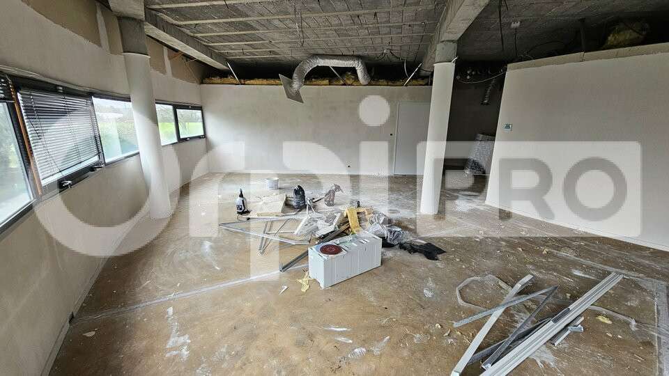 Plateau de bureaux 153m² R+1 à louer à Mérignac