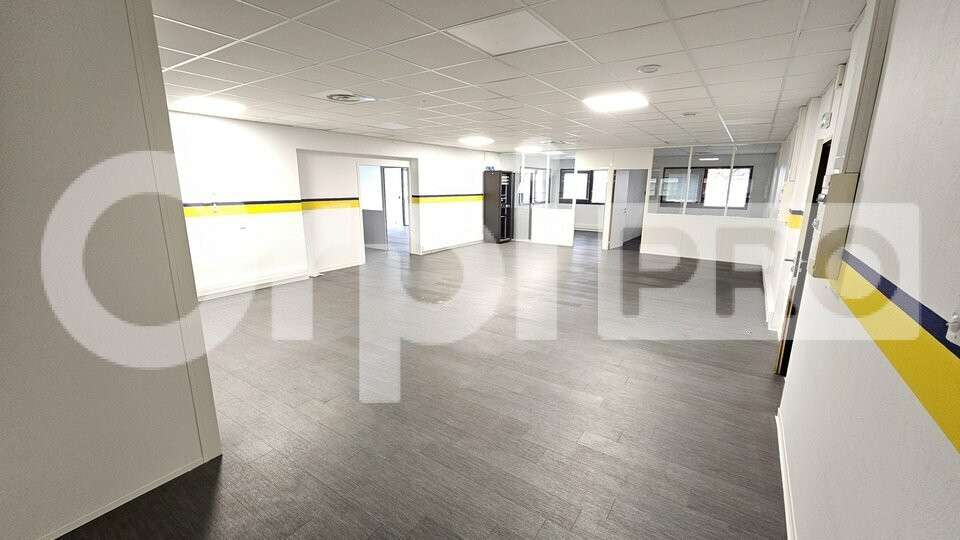 Bureaux 513m² RDC à louer à Canéjan