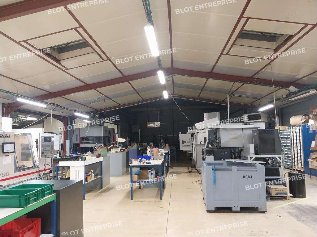 A vendre local d'activités 1010m² à Pleyben