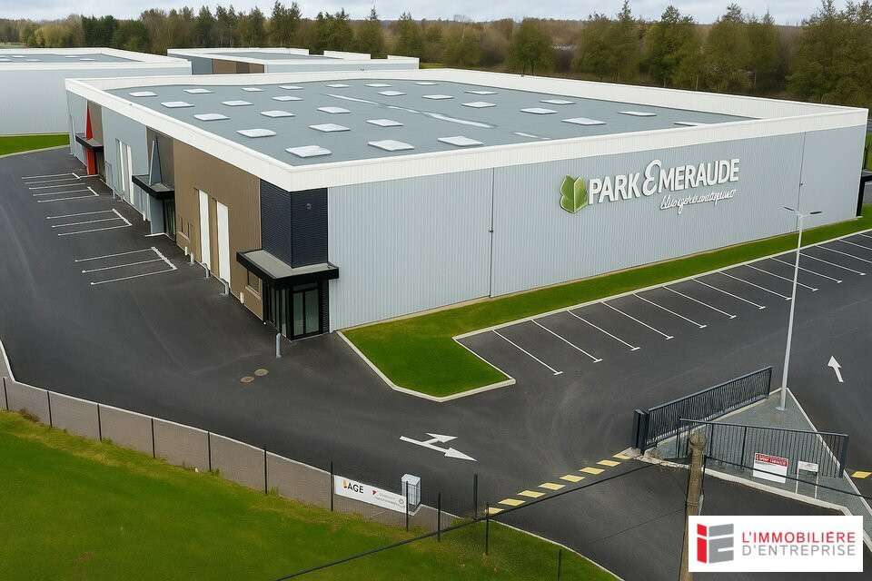 Local 200m² à vendre à La Mézière  Park Émeraude 