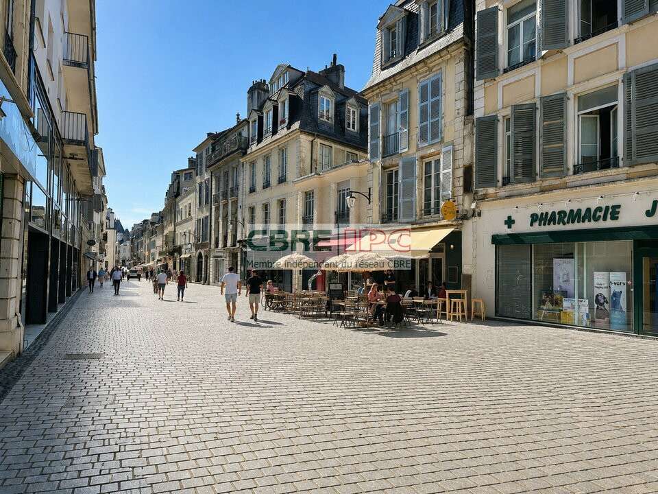 Location local 373m² en hyper centre de Pau
