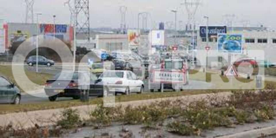 Local 260m² à louer parc commercial La Rochelle