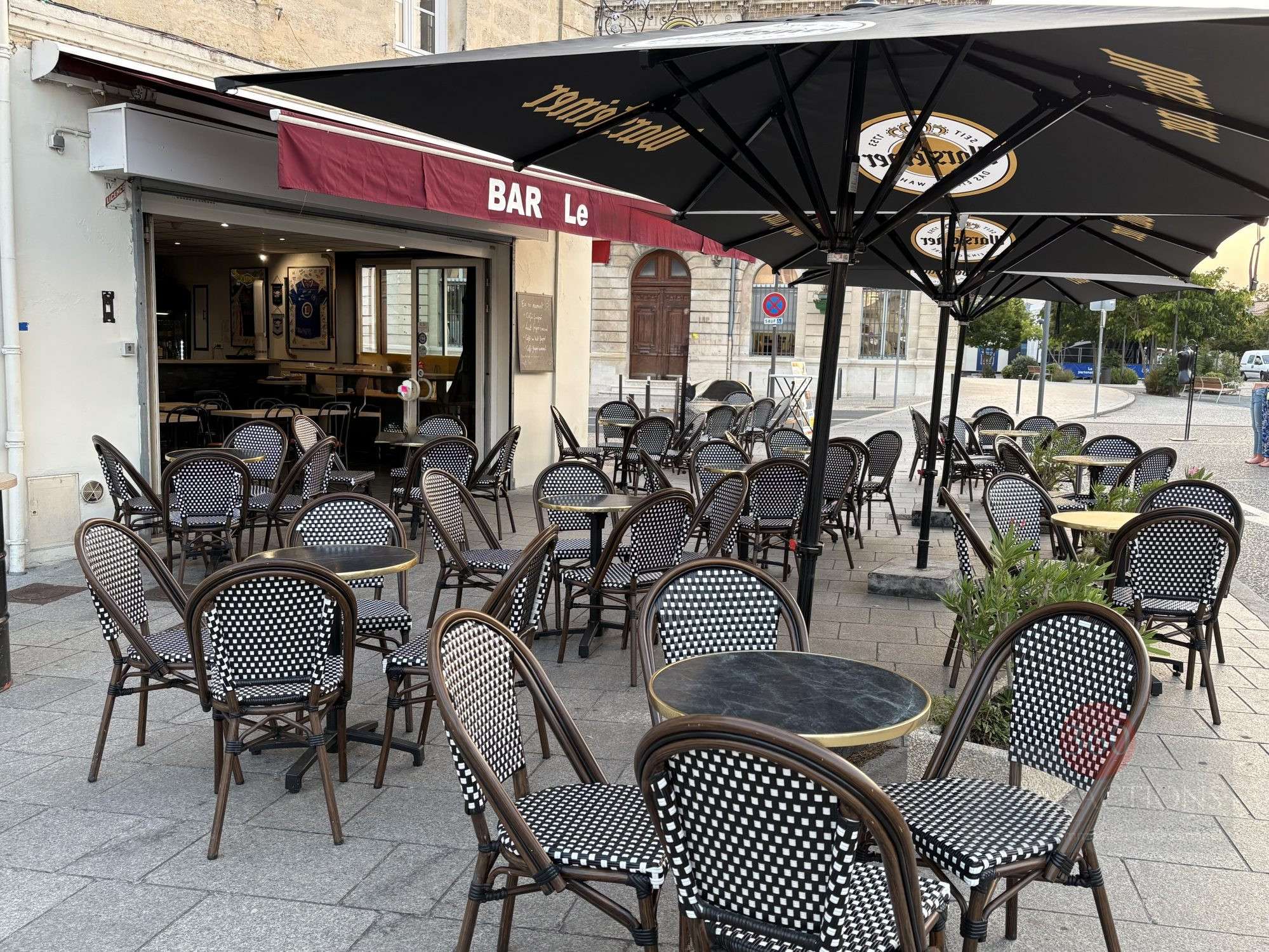 Vente bar sur la Place centrale de Libourne