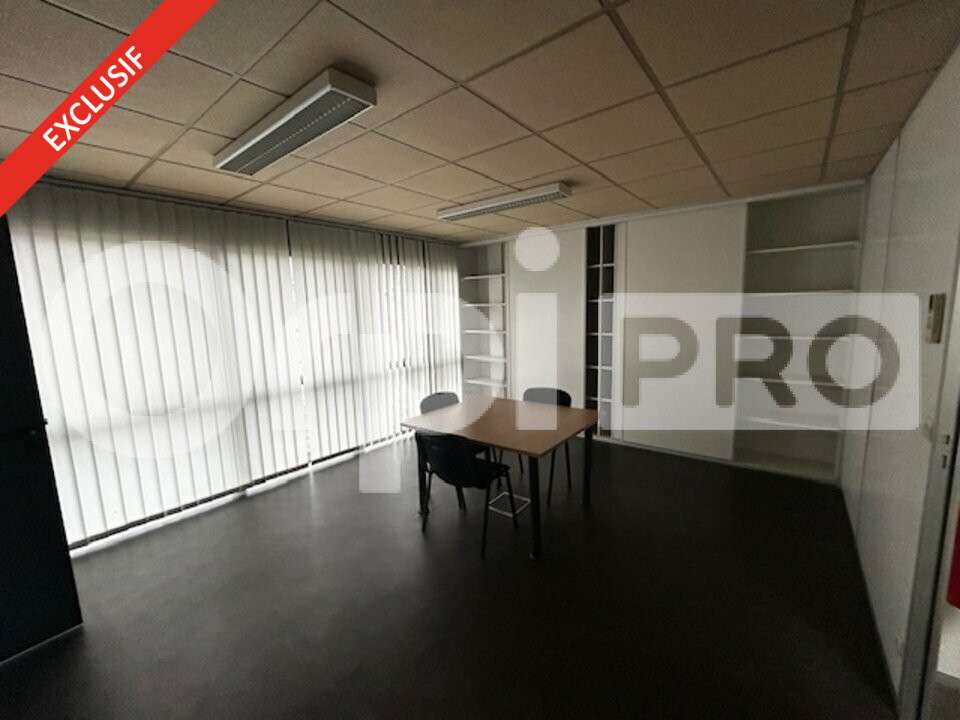 Local professionnel 225m² à louer à Compiègne