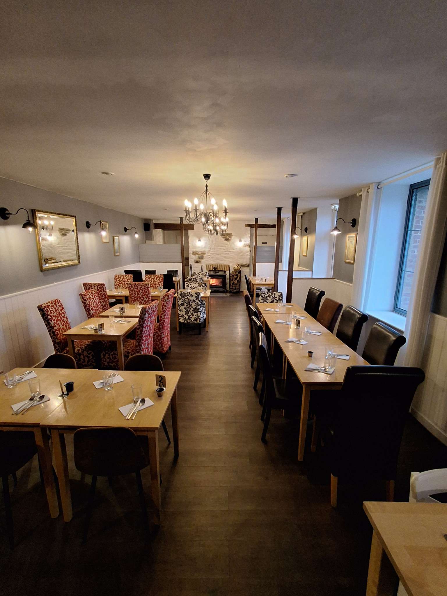 Vente restaurant chambres meublées et logement 50