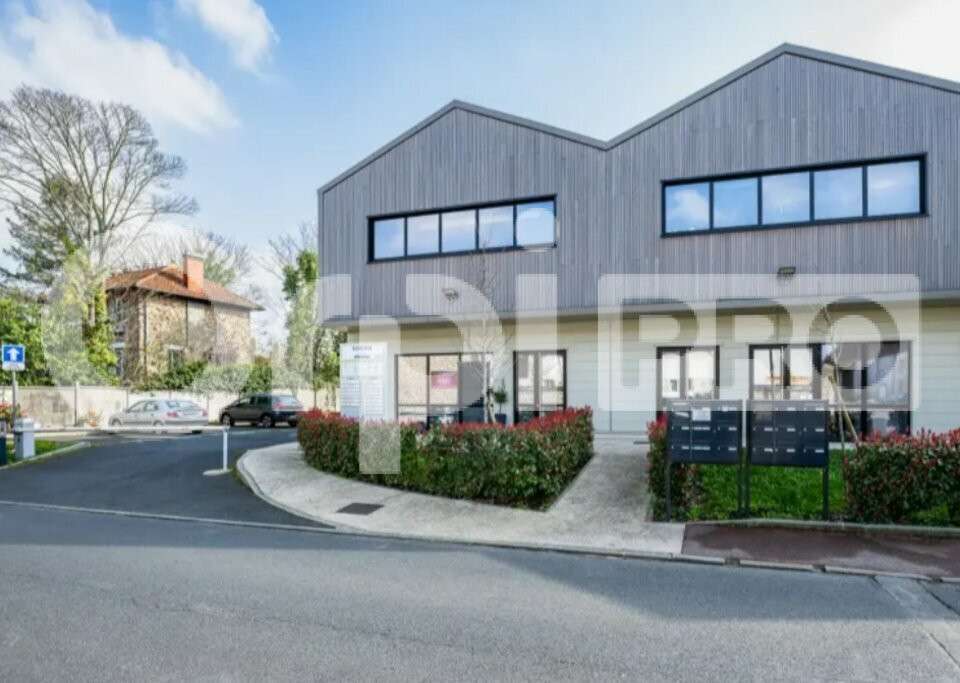 AV bureaux 68,20m² au cœur de Wissous proche A6
