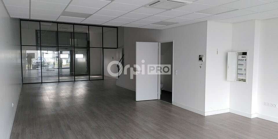 Local d'activité 150m² à vendre à Serres-Castet