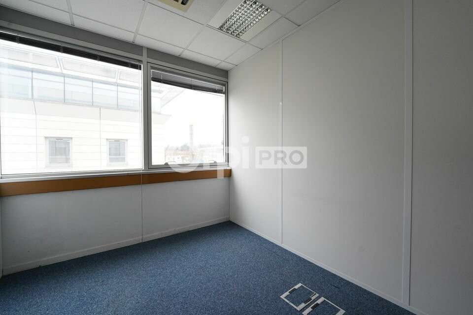 Bureaux à louer 238m² divisible à Bron