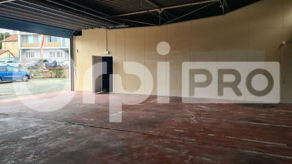 Entrepôt 450m² à louer à Montluçon centre